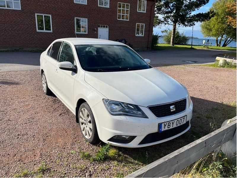 Vit Begagnad 2016 Seat Toledo Halvkombi | 80 000 kr - Bild 1/4