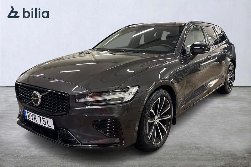 Grå Begagnad 2025 Volvo V60 Plus Kombi | 479 000 kr - Bild 1/3