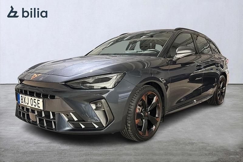 Grå Begagnad 2025 Cupra Leon Kombi | 299 900 kr (Marknadspris) - Bild 1/4