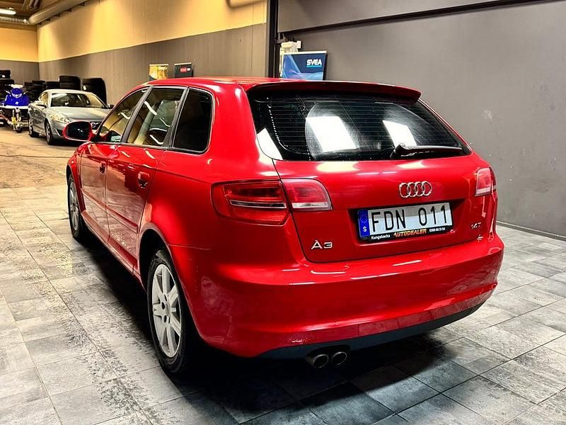 Begagnad Audi A3 Sportback Attraction 125 HK (91 kW) 2010 Röd Halvkombi