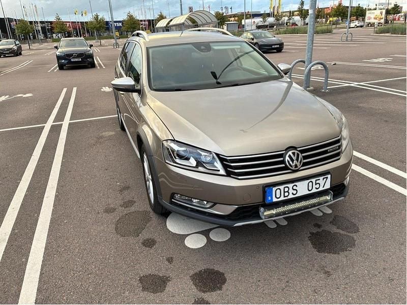 Brun Begagnad 2014 VW Passat Alltrack Kombi | 129 999 kr (Marknadspris) - Bild 1/4