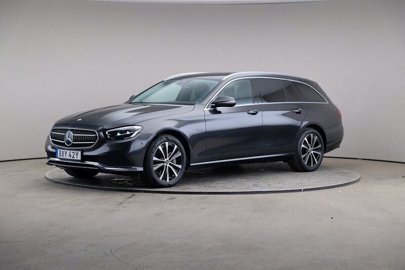 Grå Begagnad 2021 Mercedes E300 Avantgarde Kombi | 399 000 kr (Superpris) - Bild 1/4
