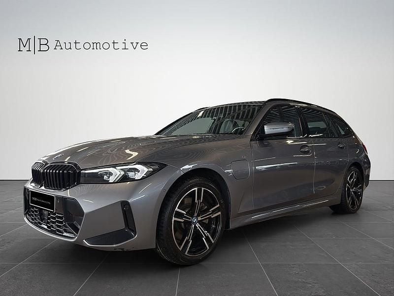 Begagnad BMW 330e M Sport 184 HK (135 kW) 2024 Grå Kombi