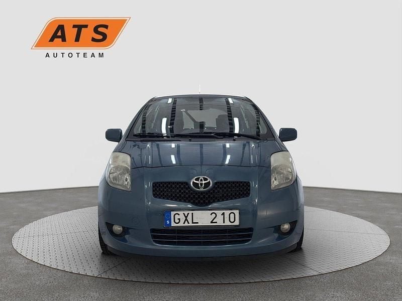 Mörkblå Begagnad 2008 Toyota Yaris Halvkombi | 37 990 kr (Marknadspris) - Bild 1/4