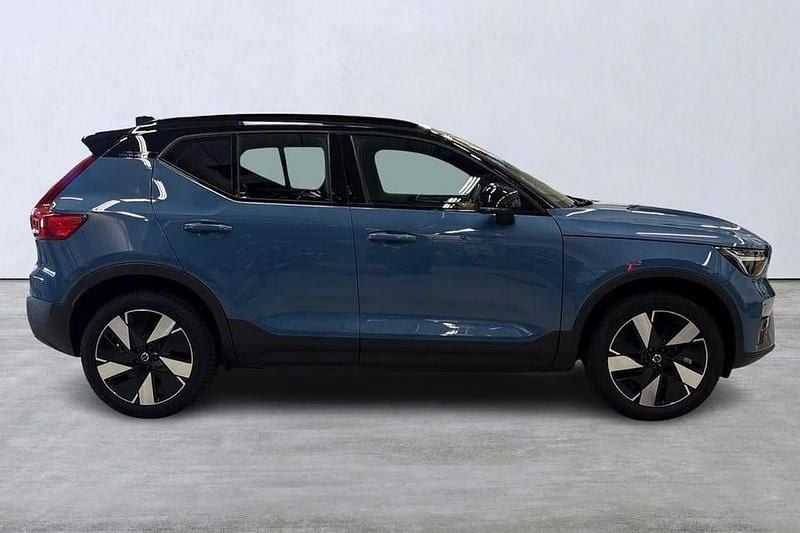 Begagnad Volvo XC40 Plus 188 kW (256 HK) 2023 Blå SUV