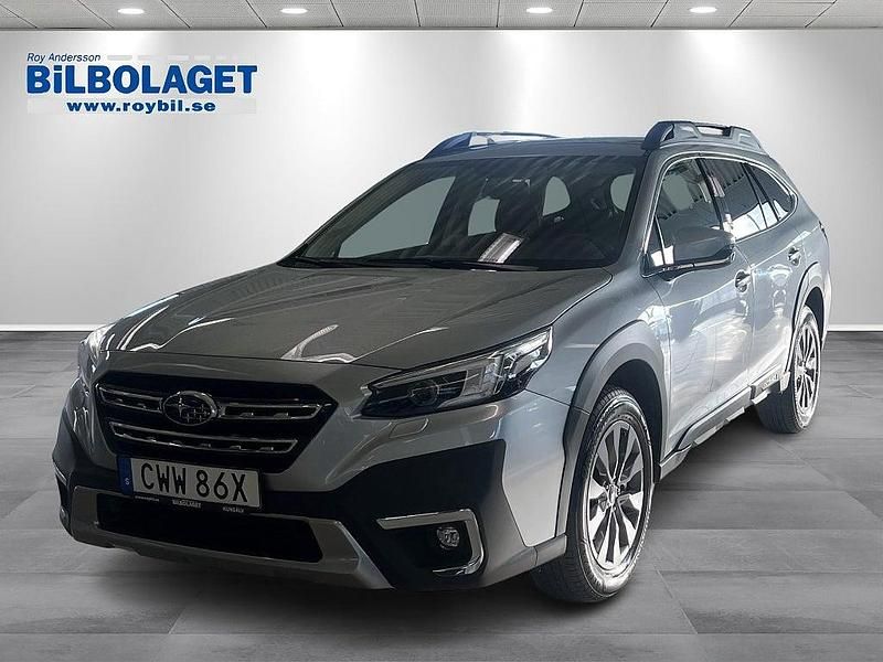 Grå Begagnad 2024 Subaru Outback Kombi | 439 900 kr (Marknadspris) - Bild 1/4