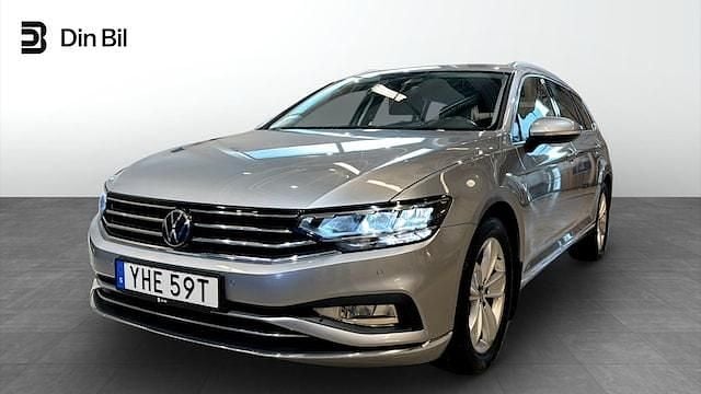 Silver Begagnad 2023 VW Passat Elegance Kombi | 339 500 kr (Marknadspris) - Bild 1/4