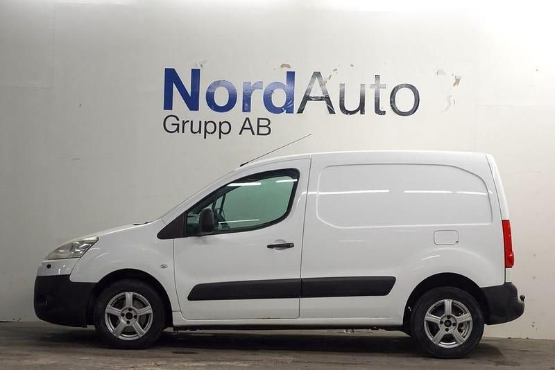 Vit Begagnad 2010 Peugeot Partner | 39 900 kr (Marknadspris) - Bild 1/4