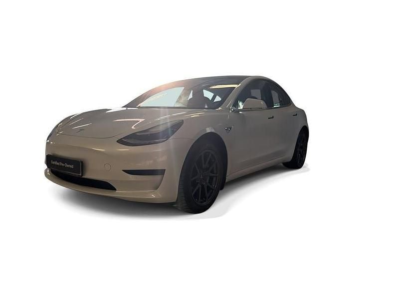 Begagnad Tesla Model 3 Standard Range Plus 239 kW (325 HK) 2020 Vit Sedan