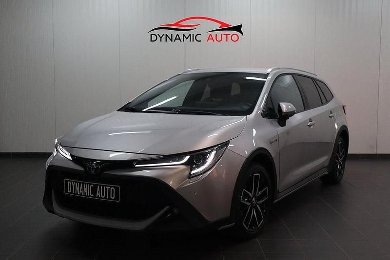 Silver Begagnad 2021 Toyota Corolla Kombi | 259 900 kr (Marknadspris) - Bild 1/4
