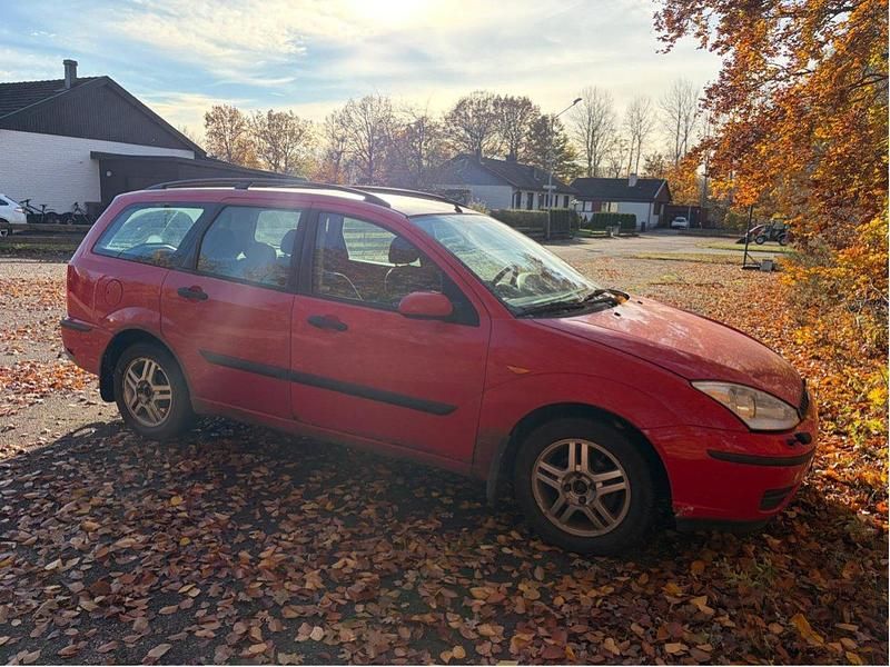 Röd Begagnad 2005 Ford Focus Kombi | 5 800 kr (Superpris) - Bild 1/4