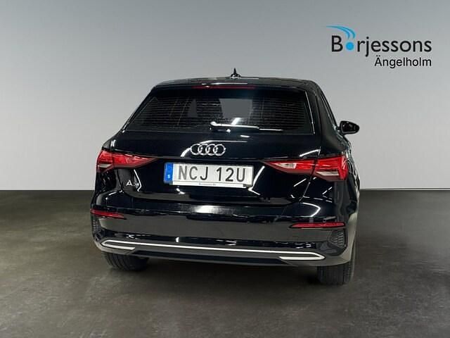 Begagnad Audi A3 Advanced Plus 151 HK (111 kW) 2022 Brilliantsvart Sedan