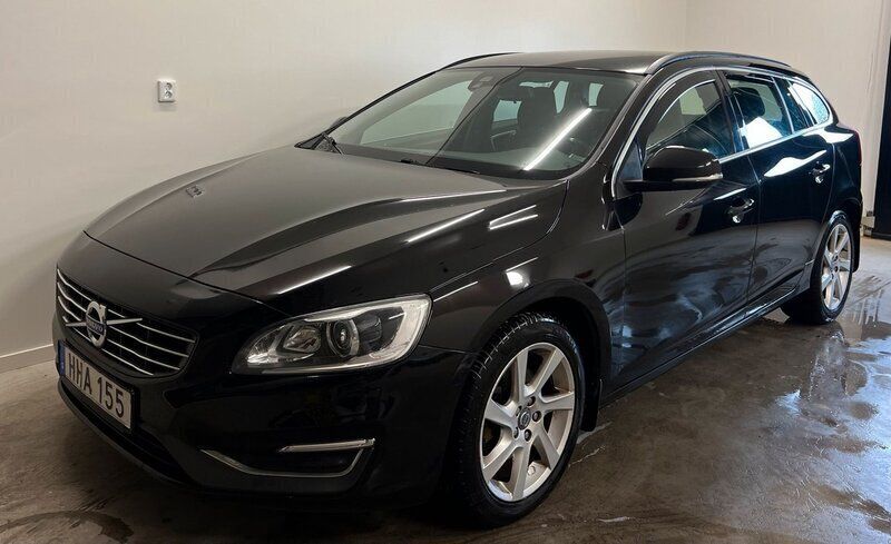 Svart Begagnad 2014 Volvo V60 Momentum Kombi | 109 900 kr (Marknadspris) - Bild 1/4