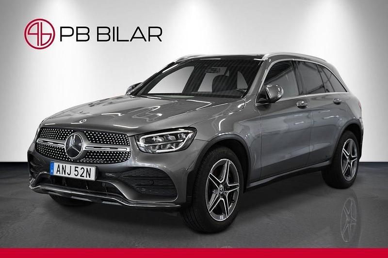 Grå Begagnad 2020 Mercedes GLC220 AMG SUV | 364 900 kr (Marknadspris) - Bild 1/4