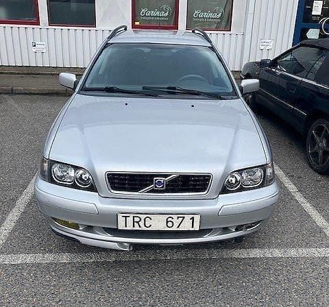 Grå Begagnad 2003 Volvo V40 Kombi | 9 000 kr (Bra pris) - Bild 1/4