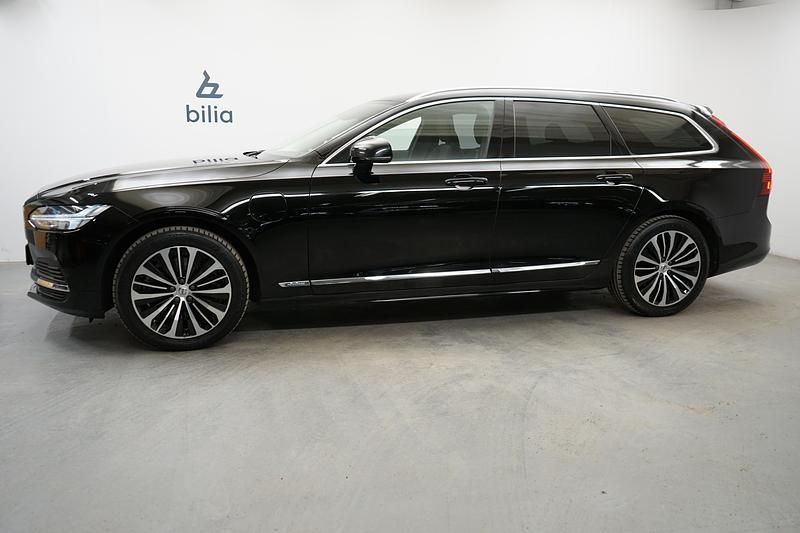 Begagnad Volvo V90 Core 253 HK (186 kW) 2022 Svart Kombi