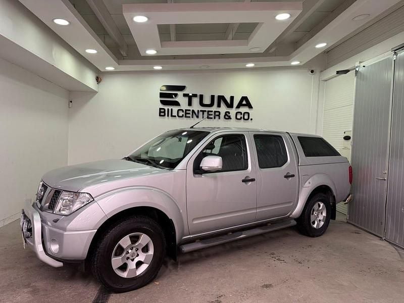 Silver Begagnad 2008 Nissan Navara Pickup | 104 900 kr (Marknadspris) - Bild 1/4