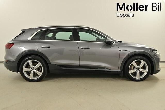 Begagnad Audi e-tron Proline 300 kW (408 HK) 2021 Tyfongrå metallic SUV