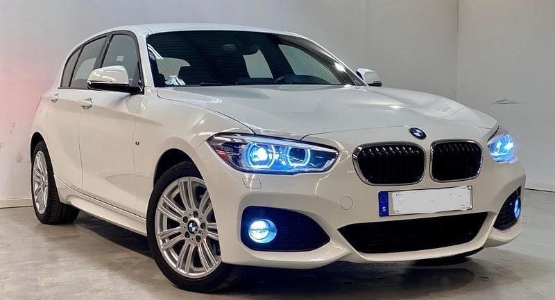 Vit Begagnad 2017 BMW 118 M Sport Halvkombi | 129 000 kr (Marknadspris) - Bild 1/4