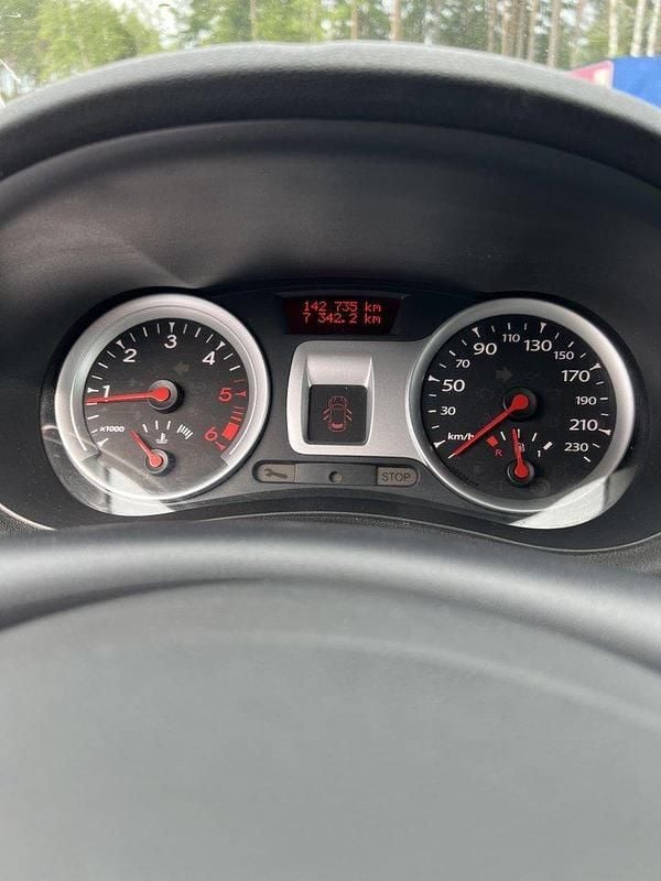 Röd Begagnad 2012 Renault Clio IV Halvkombi | 39 500 kr (Superpris) - Bild 1/4