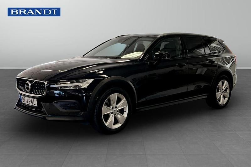 Svart Begagnad 2022 Volvo V60 CC Kombi | 284 900 kr (Bra pris) - Bild 1/4