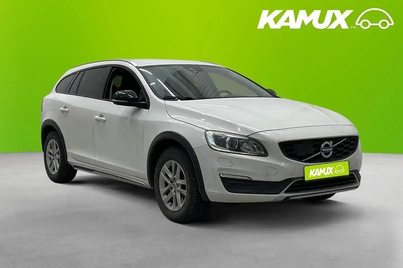 Begagnad Volvo V60 CC 150 HK (110 kW) 2017 Vit Kombi