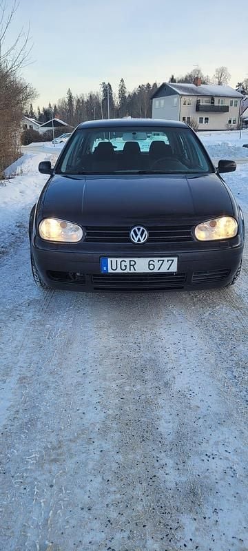 Begagnad 2003 VW Golf IV | 18 999 kr (Marknadspris) - Bild 1/4