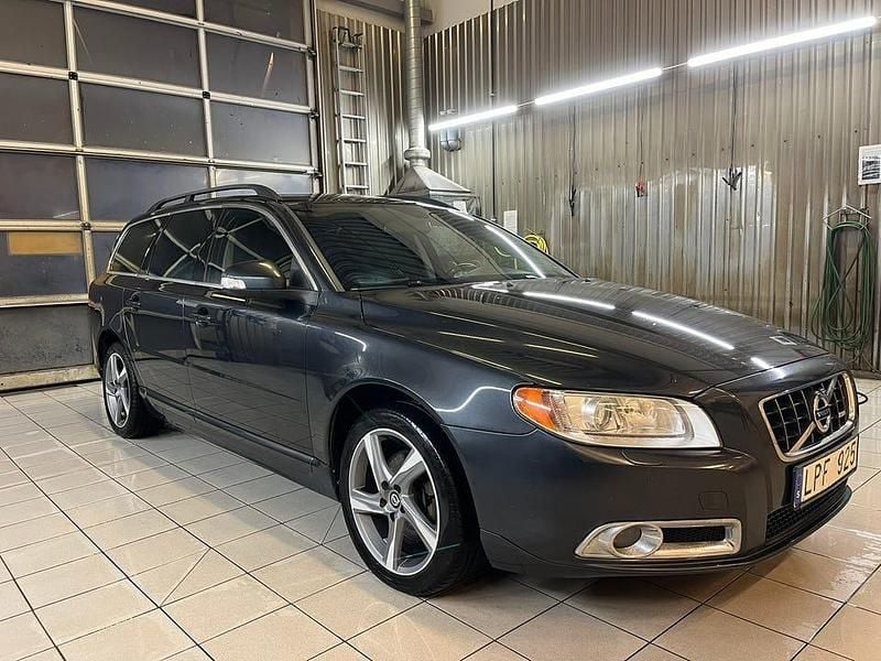 Grå Begagnad 2011 Volvo V70 Kombi | 65 000 kr (Superpris) - Bild 1/4