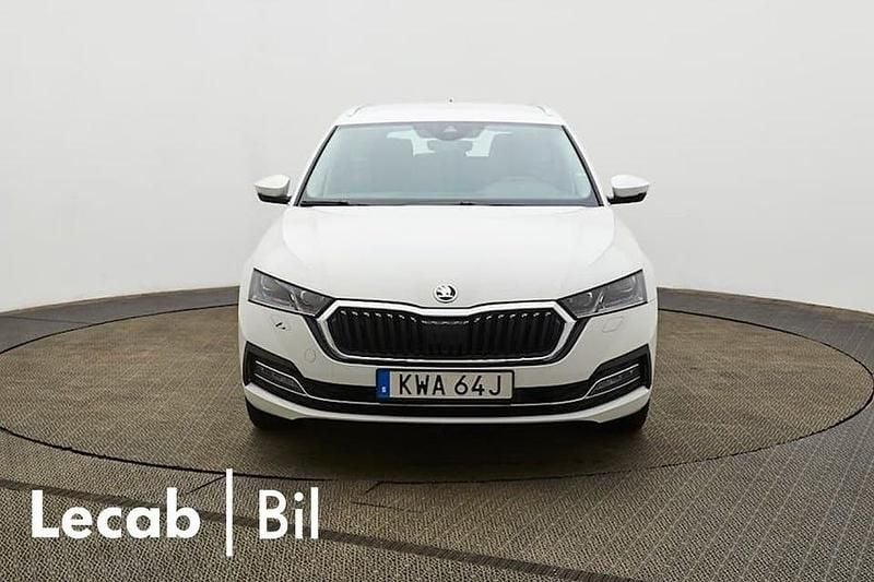 Begagnad Skoda Octavia 150 HK (110 kW) 2024 Candy white Kombi