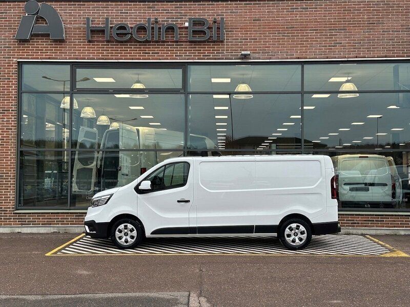 Vit (white) Begagnad 2023 Renault Trafic Van | 393 625 kr (Dyr) - Bild 1/4