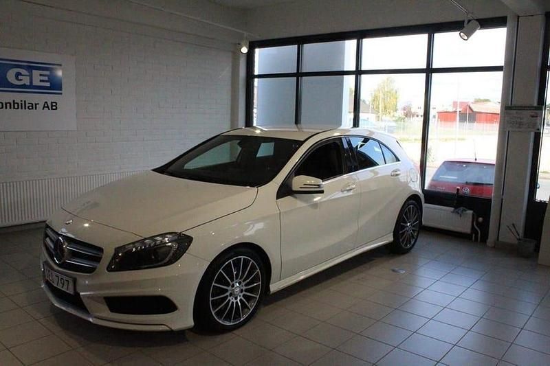 Vit Begagnad 2014 Mercedes A220 AMG line Halvkombi | 209 000 kr (Marknadspris) - Bild 1/4