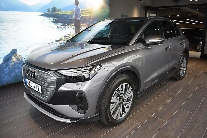 Grå Begagnad 2022 Audi Q4 e-tron Advanced SUV | 479 000 kr - Bild 1/4