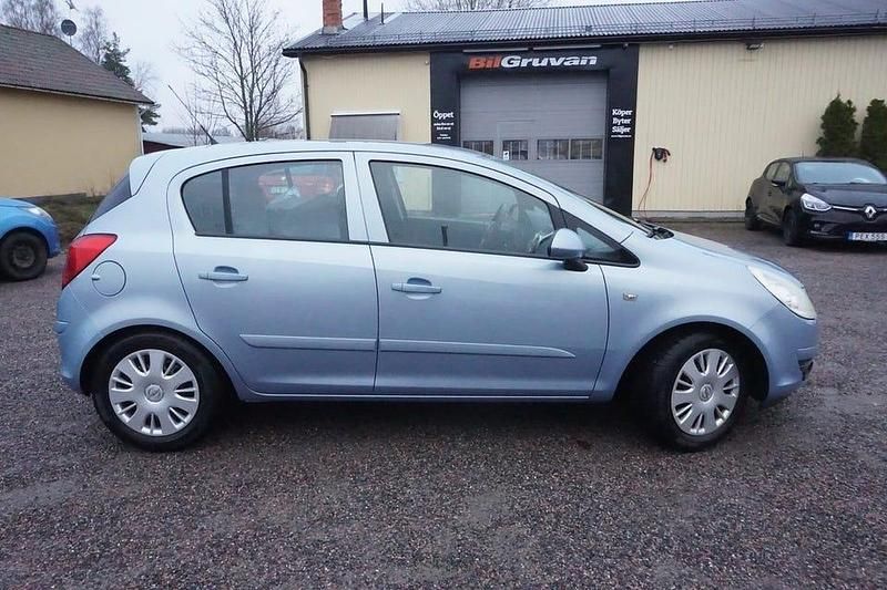 Begagnad Opel Corsa 80 HK (58 kW) 2007 Blå Halvkombi