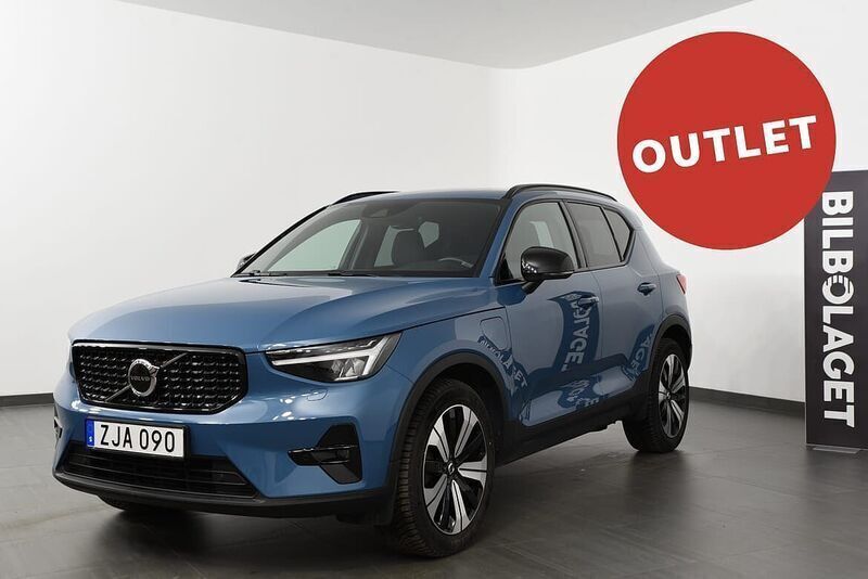 Blå Begagnad 2022 Volvo XC40 Plus SUV | 405 500 kr (Marknadspris) - Bild 1/4