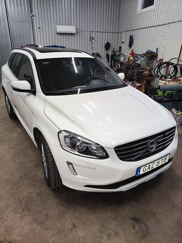 Vit Begagnad 2016 Volvo XC60 Momentum SUV | 170 000 kr (Superpris) - Bild 1/2