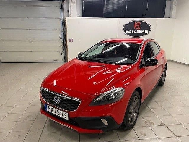 Röd Begagnad 2014 Volvo V40 CC Momentum Kombi | 109 000 kr (Marknadspris) - Bild 1/4