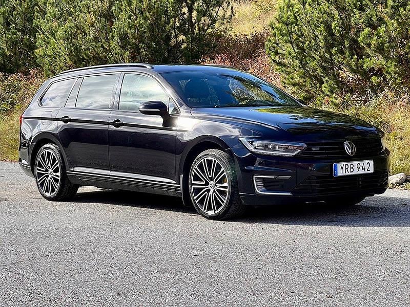 Svart Begagnad 2018 VW Passat GTE Kombi | 119 000 kr (Marknadspris) - Bild 1/4