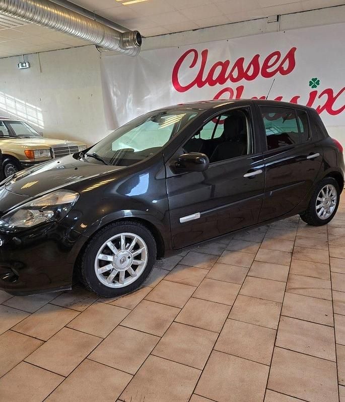 Begagnad Renault Clio R.S. 75 HK (55 kW) 2012 Svartmetalic Halvkombi