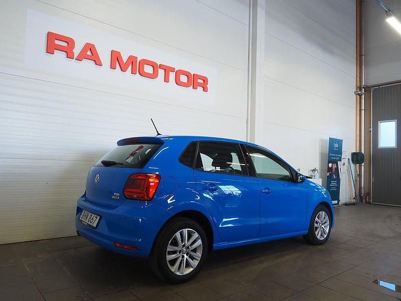 Begagnad VW Polo 90 HK (66 kW) 2015 Blå Halvkombi