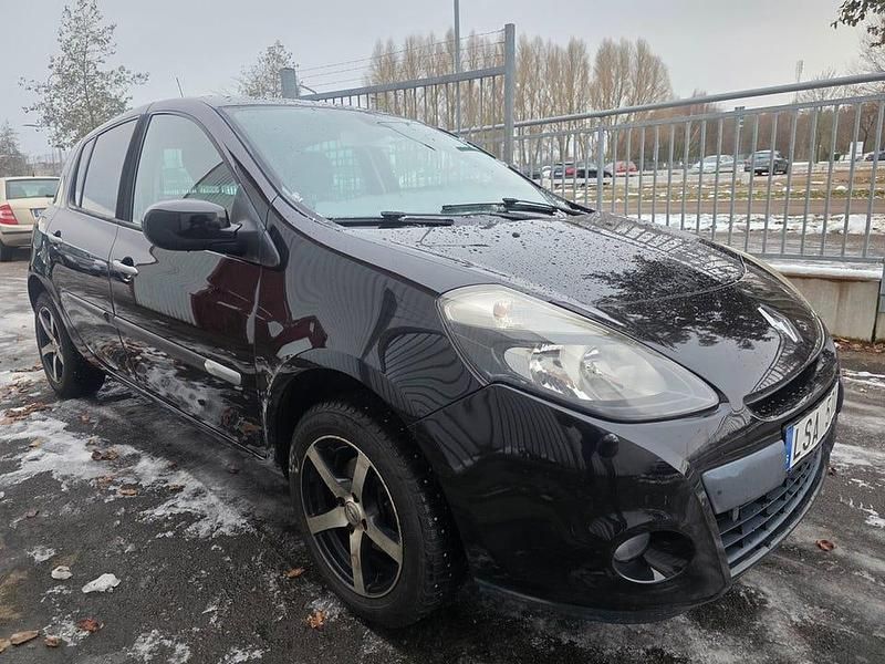 Svart Begagnad 2011 Renault Clio R.S. Halvkombi | 34 900 kr (Marknadspris) - Bild 1/4