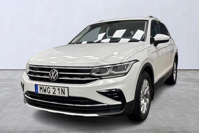 Vit Begagnad 2023 VW Tiguan Elegance SUV | 289 000 kr (Bra pris) - Bild 1/4