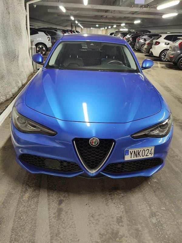 Begagnad 2017 Alfa Romeo Giulia | 245 000 kr (Bra pris) - Bild 1/4
