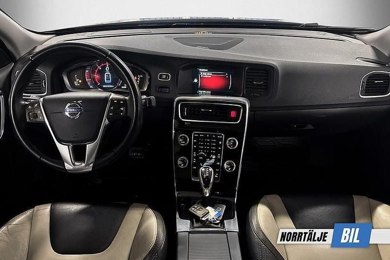 Begagnad Volvo S60 CC Summum 190 HK (139 kW) 2015 Grå Sedan