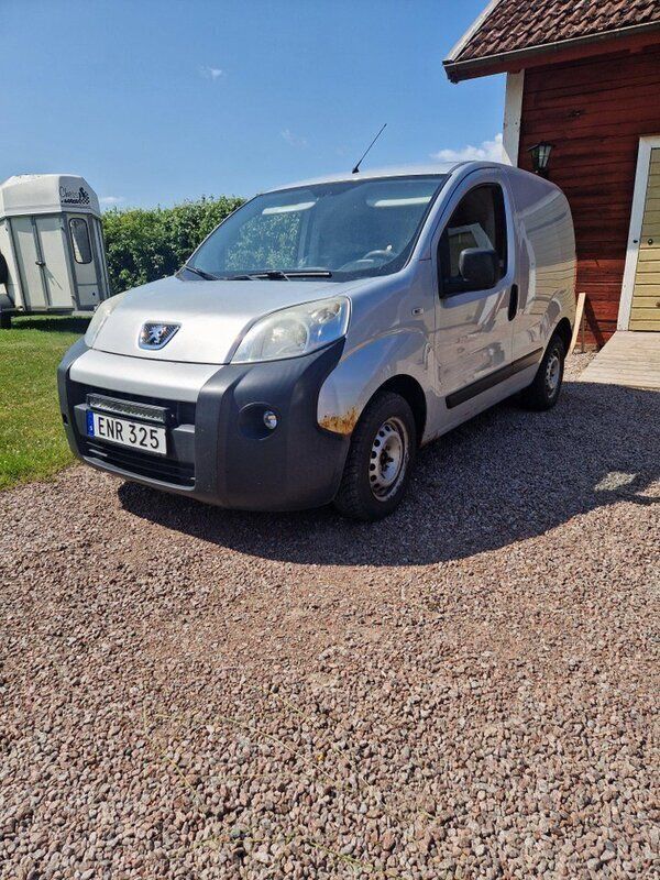 Grå Begagnad 2010 Peugeot Bipper Minibuss | 18 000 kr (Superpris) - Bild 1/2