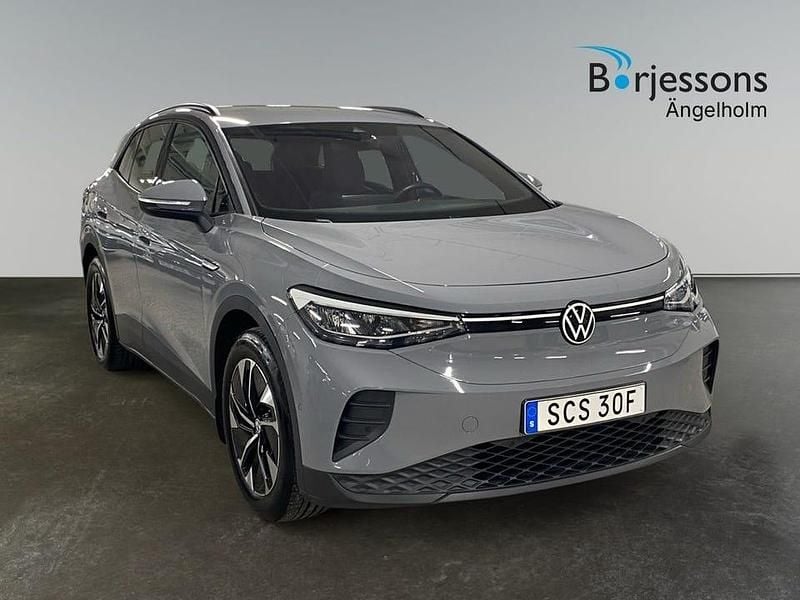 Grå Begagnad 2023 VW ID.4 Pro Performance SUV | 339 000 kr (Marknadspris) - Bild 1/4