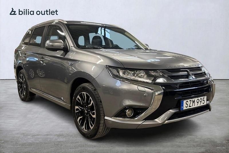 Begagnad Mitsubishi Outlander 203 HK (149 kW) 2018 Grå SUV