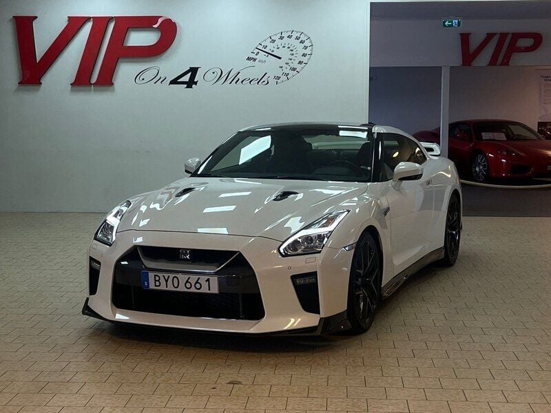 Begagnad Nissan GT-R SV 635 HK (467 kW) 2018 Vit Sportkupé