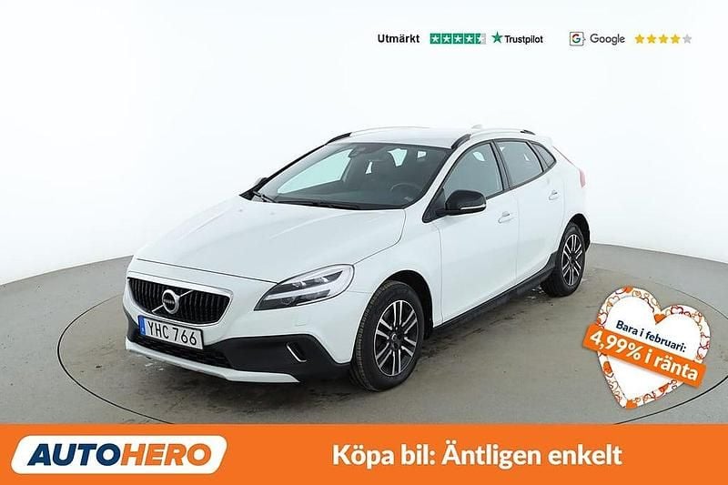 Vit Begagnad 2016 Volvo V40 Momentum Halvkombi | 185 000 kr (Marknadspris) - Bild 1/4