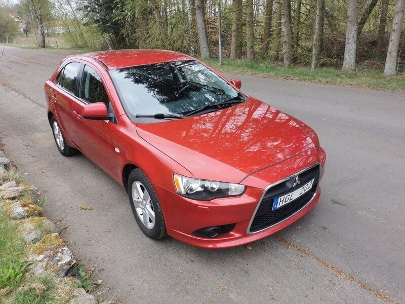 Röd Begagnad 2009 Mitsubishi Lancer Sportback Halvkombi | 39 900 kr (Marknadspris) - Bild 1/4