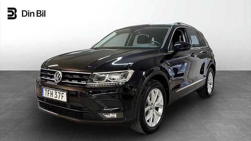 Svart (deep black pearl) Begagnad 2020 VW Tiguan Comfortline SUV | 294 900 kr (Marknadspris) - Bild 1/4